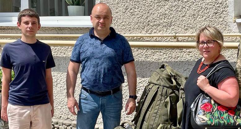 Німецькі благодійники передали тактичні рюкзаки для коломийської “десятки”